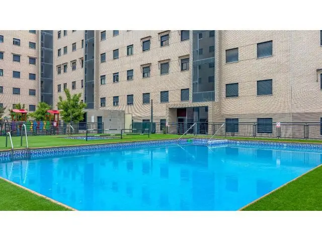 Precioso Piso en Parque Almunia con 4 Dormitorios y Terraza