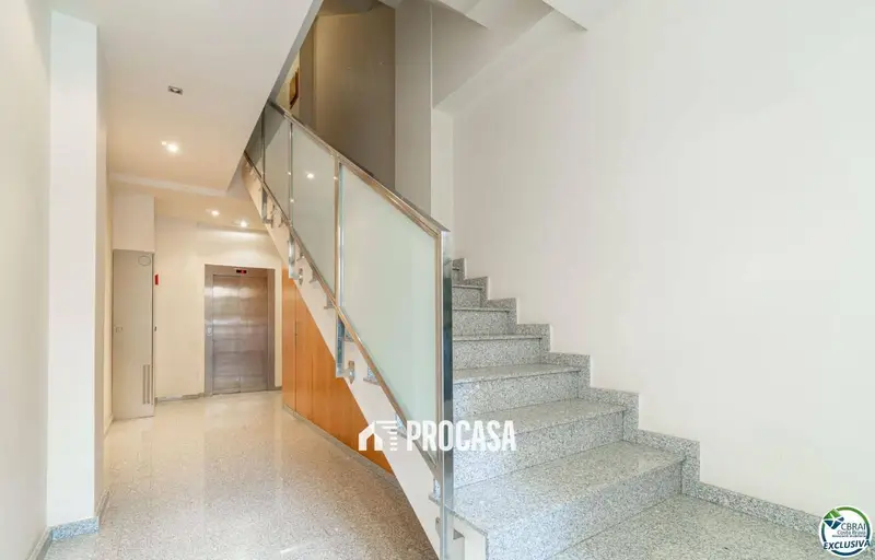 Atico Duplex en Roses con Terraza Solarium Sauna y Parking