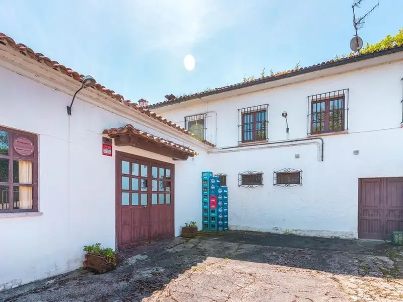 Chalet con Bar Restaurante en Tiñana Asturias