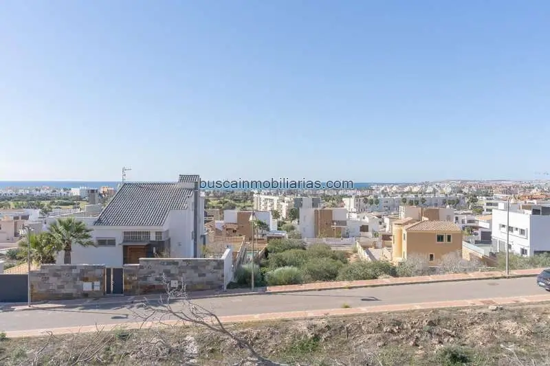 Parcela en Almerimar con Vistas al Mar y Campo de Golf