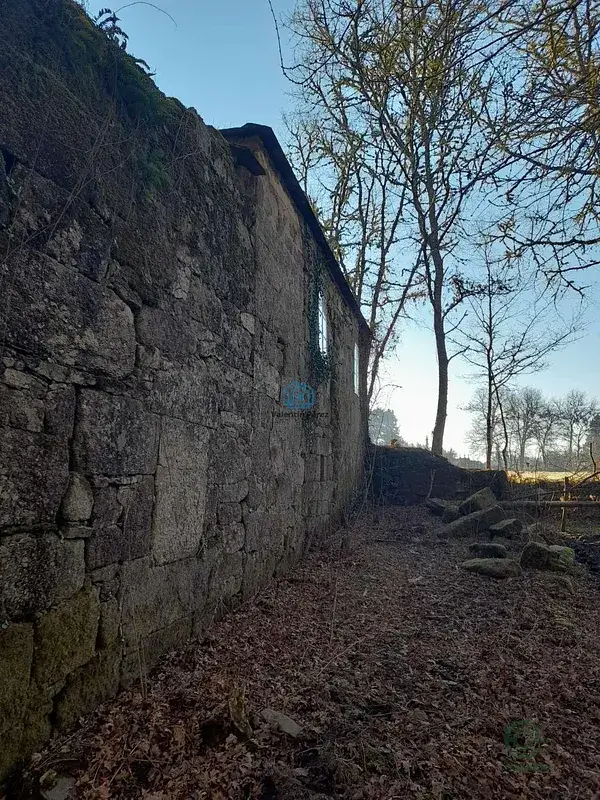 Finca Rustica con Edificaciones para Restaurar en Lugo