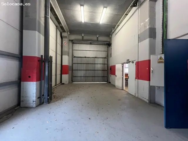 Nave Industrial 4253m2 Gran Via Sud Oficinas Aparcamiento