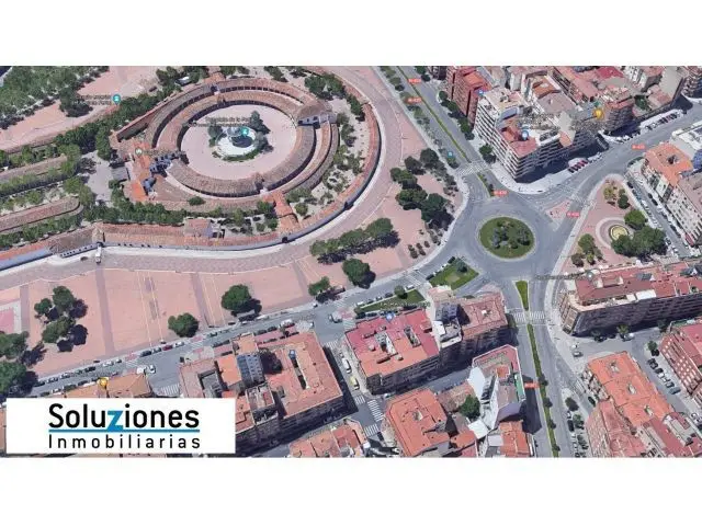 Local Comercial 365m2 Redondeles de la Feria