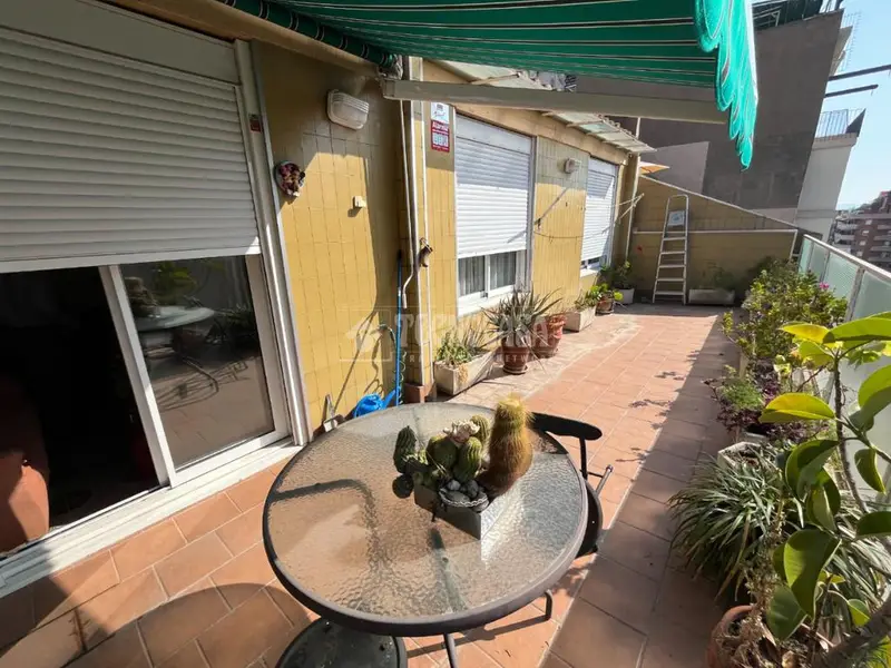 Atico en venta en Horta Guinardo con terraza