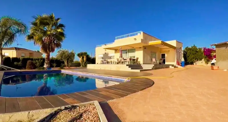 Villa Moderna en San Vicente del Raspeig con Piscina y Vistas