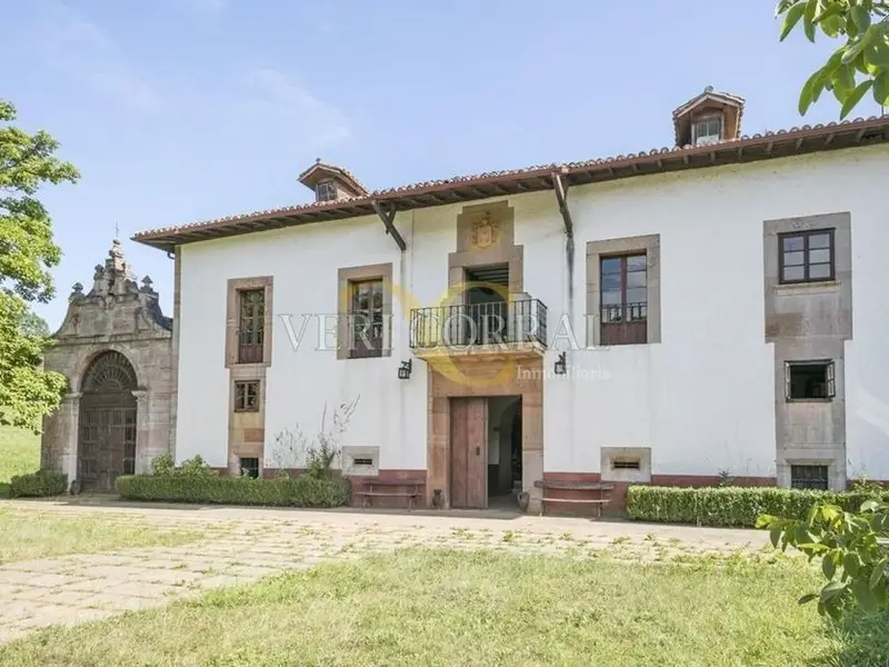 Venta Chalet en Grado Asturias Palacio del siglo XVIII con 8 dormitorios y 5 baños