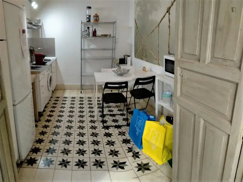 Habitación individual en un piso de 3 habitaciones