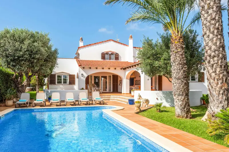 Chalet con Piscina Privada en Menorca Cerca de Cala en Blanes