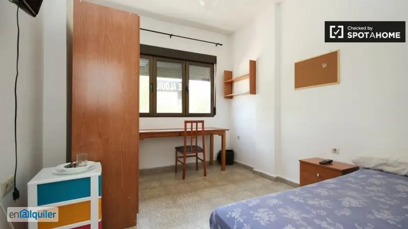 Habitacion en piso compartido para mujeres Los Pajaritos Granada