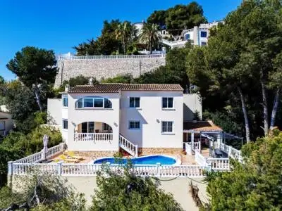 Villa en Benissa con Vistas al Mar Impresionantes