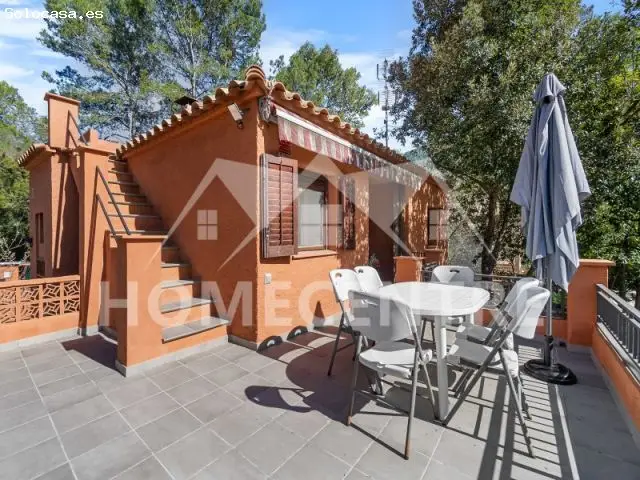 Casa con Garaje y Vistas a la Montaña en Albanyà