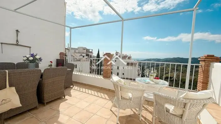 5 Bed Townhouse for sale