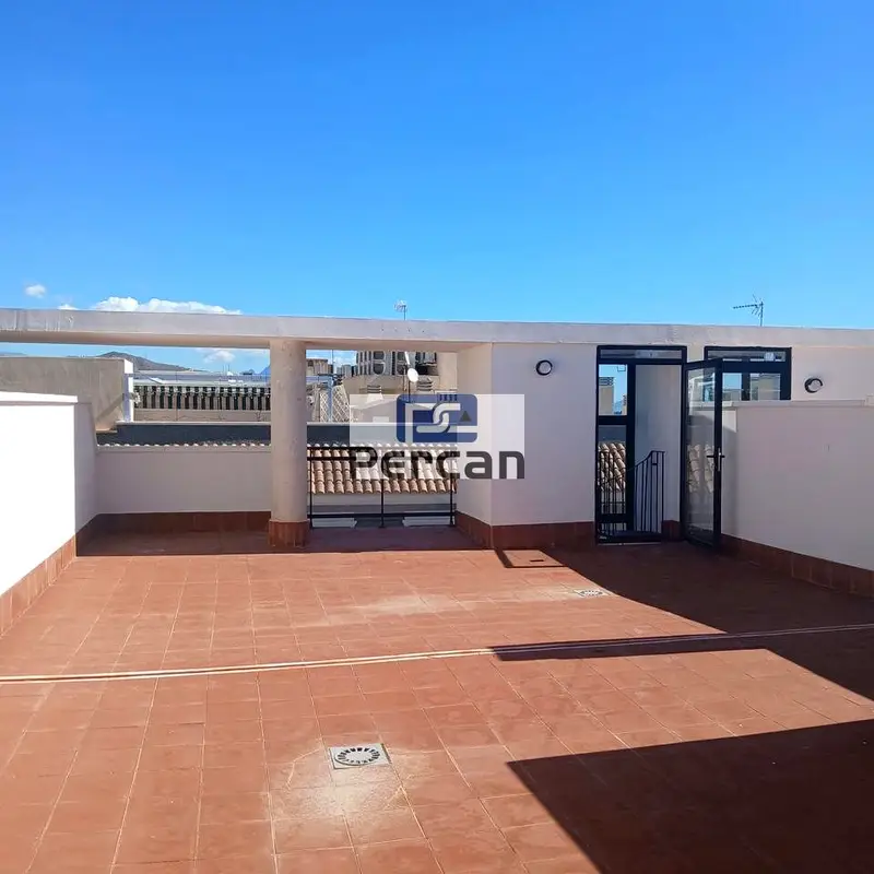 Ático Dúplex Reformado en El Campello con Vistas al Mar