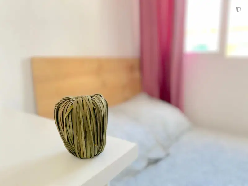 Habitacion Soleada con Cama Doble Cerca del Centro de Sevilla