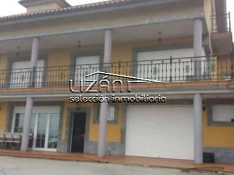 Chalet en Luanco con Vistas a la Playa de Ba
										ñugues
