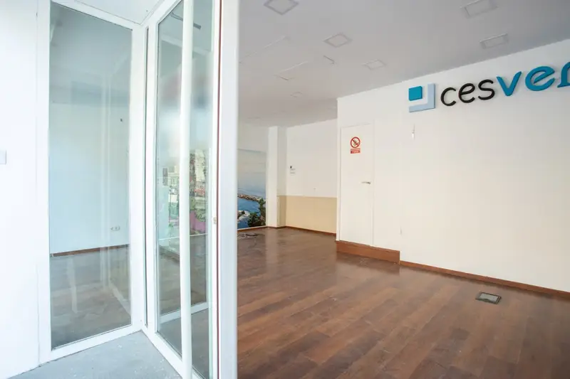Local Comercial en Centro Granada - Reformado y Alquilado