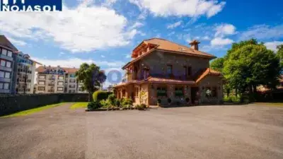 Chalet en Noja 530m2 con Caballerizas y Gran Jardin