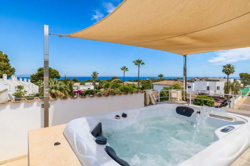 Chalet de Lujo en Sol de Mallorca con Piscina y Vistas al Mar