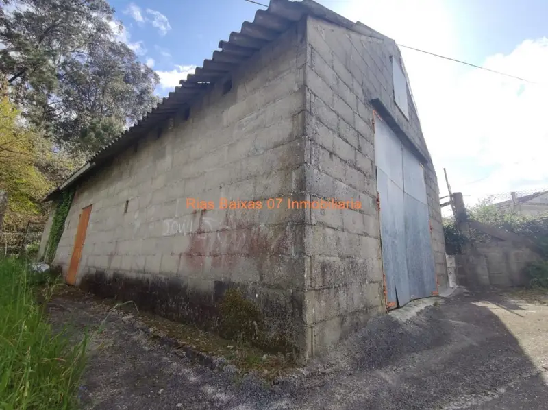 Solar en Sanguiñeda Mos 630m2 con Almacén 81m2