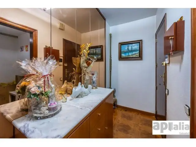 Amplio Piso 4 Dormitorios Sabadell Zona Eix Macia