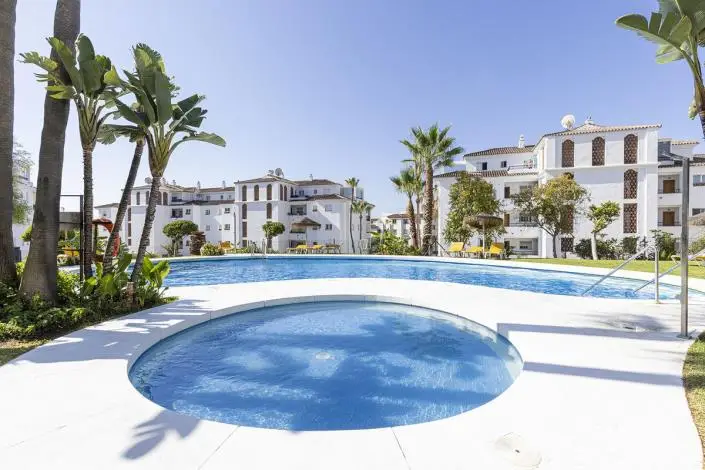 Apartamento 2 Dormitorios en Venta Urbanizaci".n con Piscina
