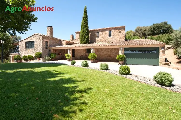 Venta  de Finca de lujo con 7 masías en Girona