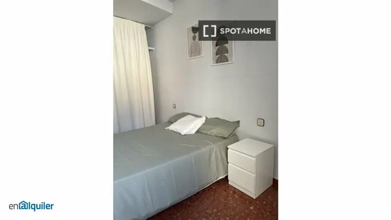 Habitaciones en Piso Compartido en Jaén - Amueblado y con Aire Acondicionado