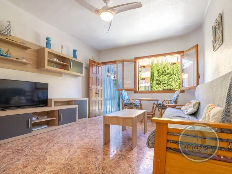 Chalet en Santa Pola con Terraza - 3 Dormitorios y 2 Baños