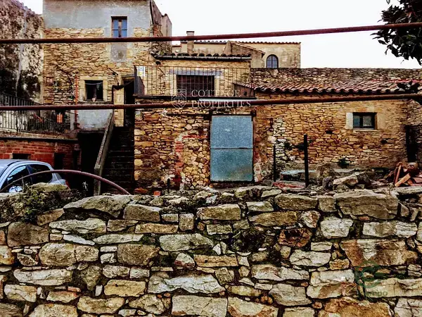 Casa de Piedra para Restaurar en Peratallada Girona