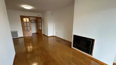 Piso en venta en Terrassa 4 dormitorios 2 baños cerca Parc Sant Jordi