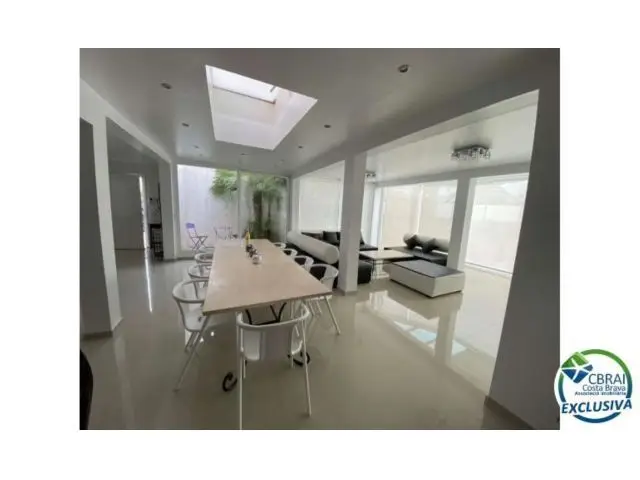 Chalet Moderno en Empuriabrava con Piscina y Amarre
