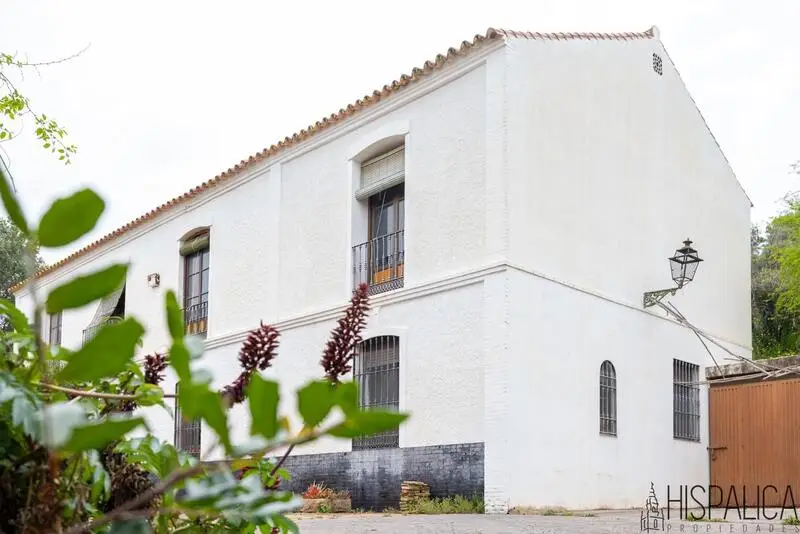 Villa en venta 6 dormitorios Malaga