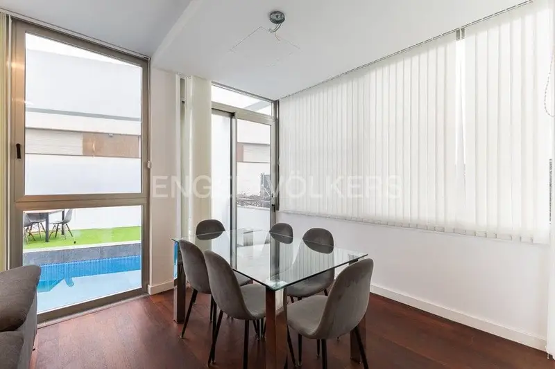 Chalet en Godella con Piscina Privada y 4 Dormitorios