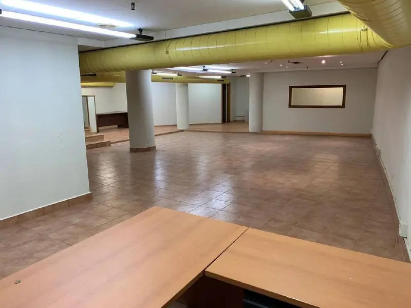Venta Local Comercial Centro Civico Oviedo 390m2
