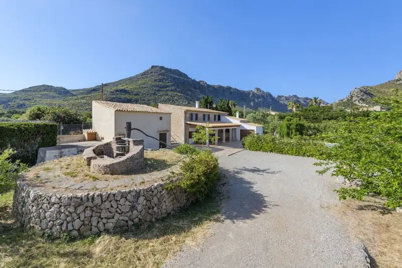 Chalet con Piscina en Puerto Pollensa cerca de la Playa