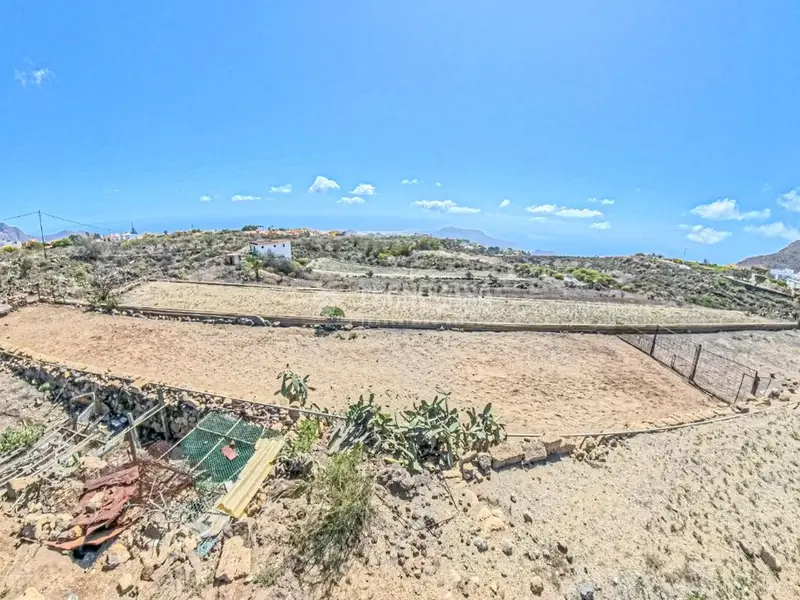Terreno en Venta en Arona Ideal para Agricultura y Refugio Privado