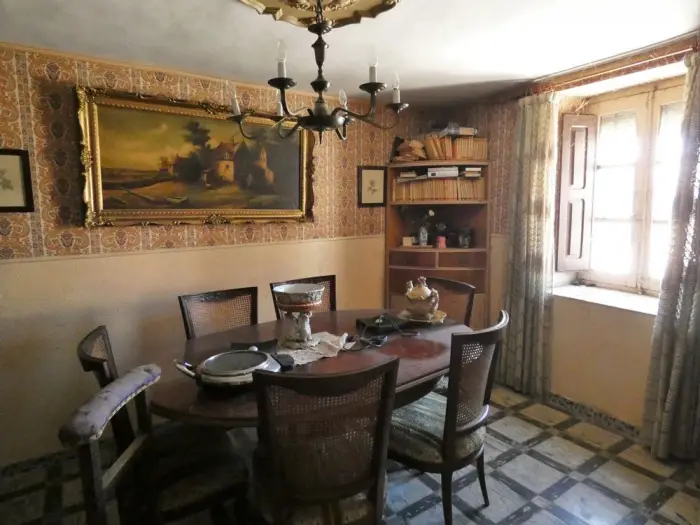 Casa Rural con 2 Patios para Rehabilitacion cerca de Leon