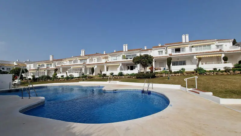 Apartamento 2 Dormitorios en venta Estepona El Paraiso