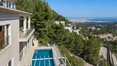 Villa Lujosa en Son Vida con Vistas al Mar y Proyecto de Reforma