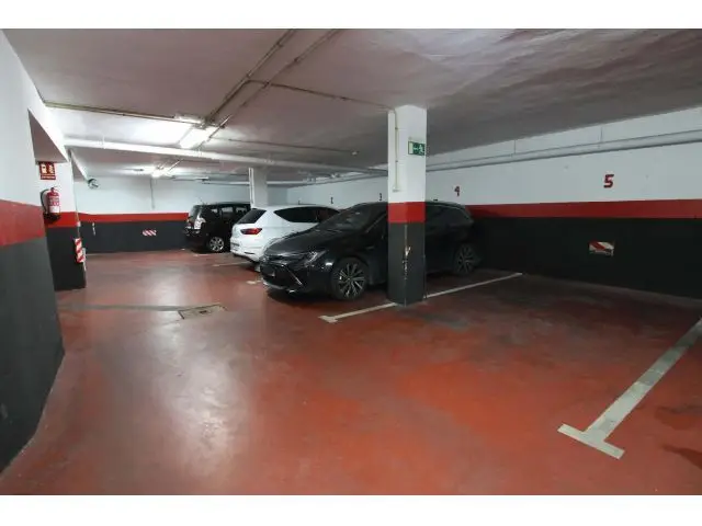 Amplia Plaza Garaje Trastero 13m2 Zona Maria Auxiliadora