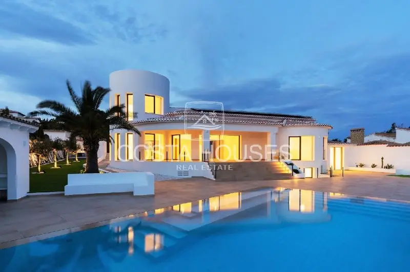 Villa de Lujo en Jávea con Vistas al Mar Mediterráneo