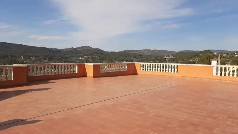 Chalet en Beniganim con piscina y amplio garaje