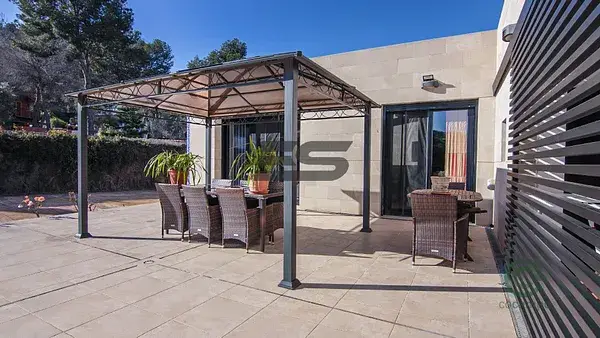 Chalet de Lujo en Gilet con Piscina y Paneles Solares
