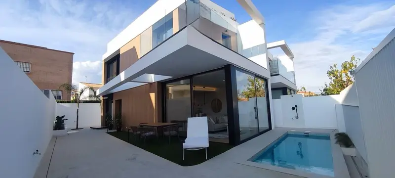 Villa en venta cerca de la playa en Pilar de la Horadada