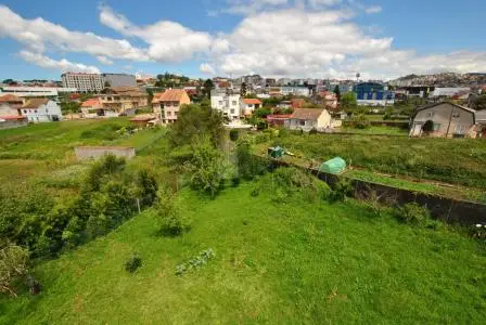 Chalet independiente en Vigo con solarium y dos plantas