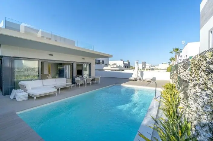 Villa de Lujo en Campoamor 4 Dormitorios Cerca de la Playa