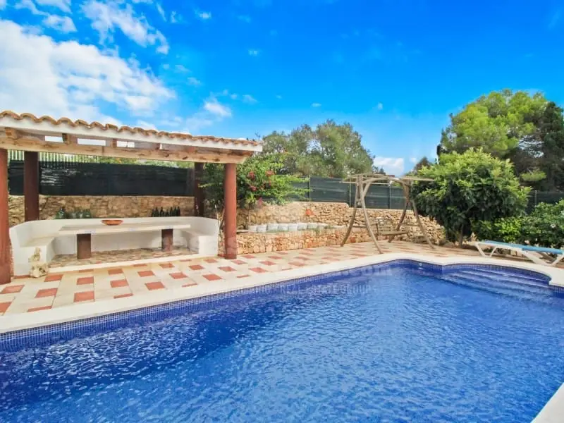 Chalet en venta Binisafua Menorca con vistas al mar y piscina