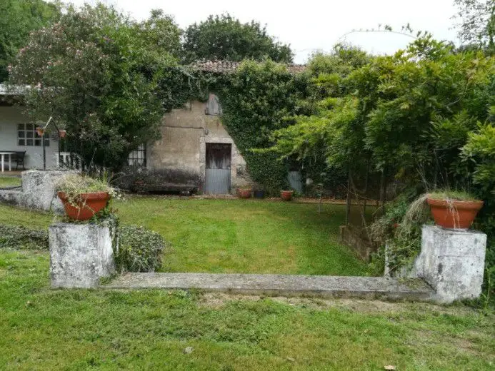 Casa en Oza Cesuras para restaurar con piscina