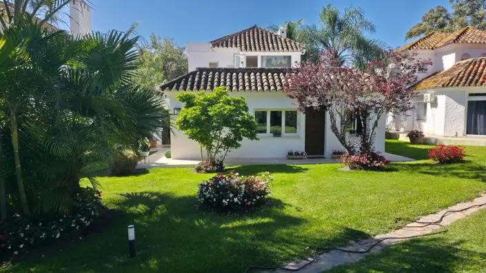 Villa en Venta Calahonda 4 Dormitorios Piscina Privada