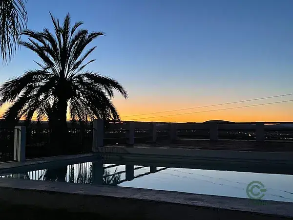 Villa en Novetlè con Piscina y Vistas Panorámicas